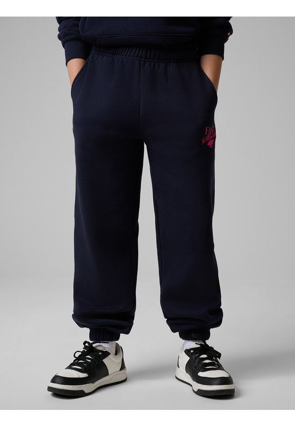 4f - 4F Spodnie dresowe joggery dziewczęce - granatowe 122/128 (6-8 lat). Okazja: na spacer, na co dzień, na uczelnię. Stan: podwyższony. Kolor: niebieski. Materiał: dresówka. Sezon: lato. Styl: casual