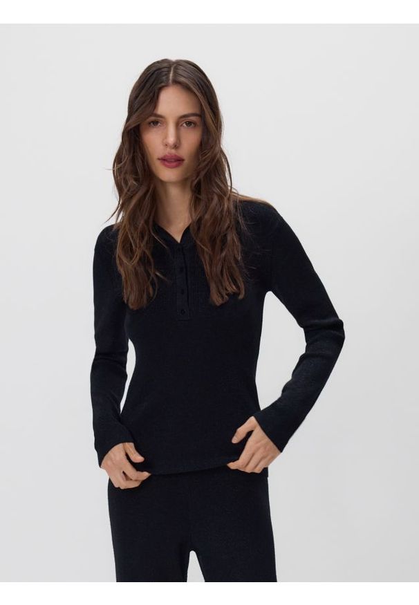 Reserved - Bluzka z kołnierzykiem - czarny. Kolor: czarny. Materiał: dzianina, wiskoza