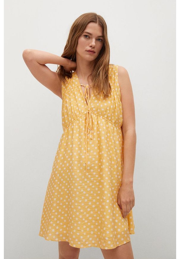 mango - Mango Sukienka MINA kolor żółty mini rozkloszowana. Kolor: żółty. Materiał: włókno, materiał. Długość rękawa: na ramiączkach. Typ sukienki: rozkloszowane. Długość: mini
