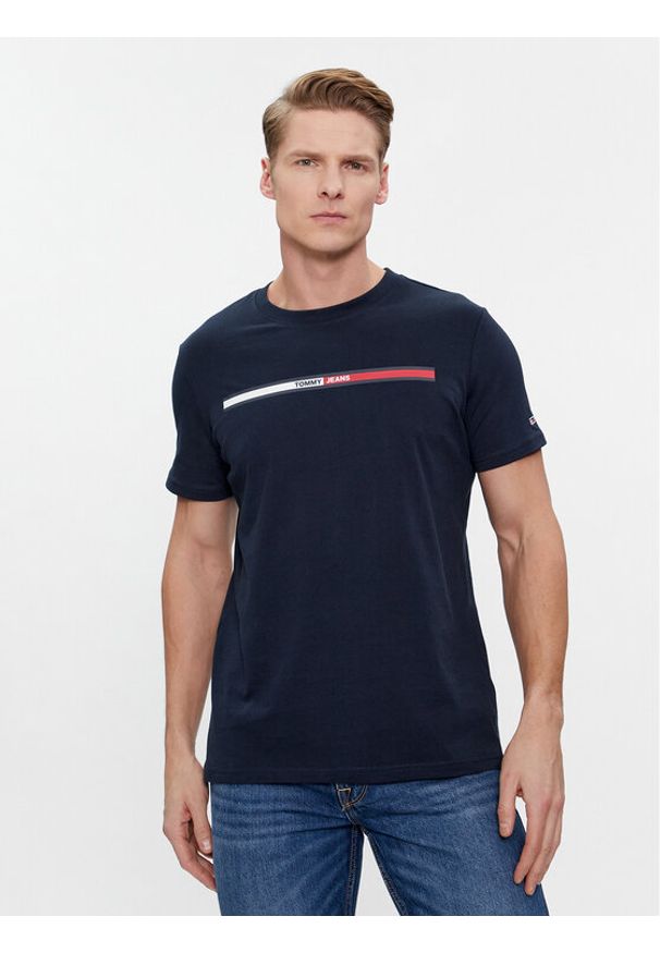 Tommy Jeans T-Shirt Essential Flag DM0DM13509 Granatowy Regular Fit. Kolor: niebieski. Materiał: bawełna