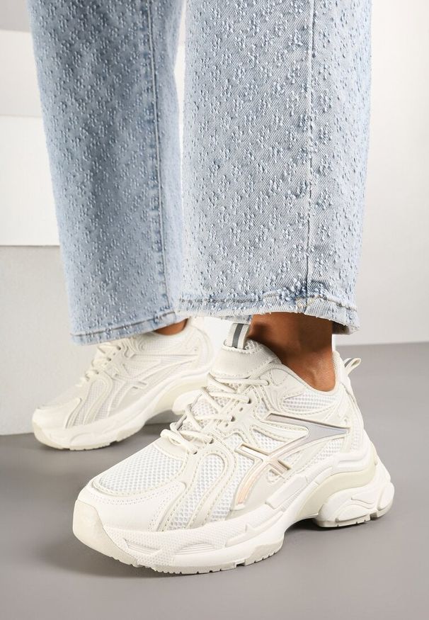 Born2be - Beżowe Sneakersy na Grubej Podeszwie Ozdobione Tłoczeniem Camilra. Okazja: na co dzień. Kolor: beżowy. Materiał: jeans. Wzór: aplikacja. Sezon: lato, wiosna