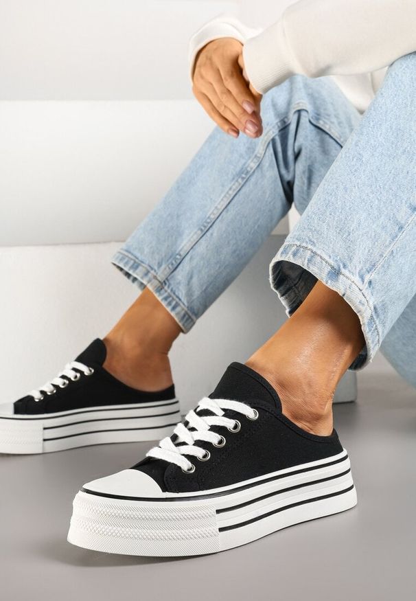 Renee - Czarne Trampki z Niską Cholewką na Podwójnej Podeszwie Lenisna. Okazja: na co dzień. Wysokość cholewki: przed kostkę. Kolor: czarny. Materiał: jeans. Szerokość cholewki: normalna. Obcas: na platformie. Styl: klasyczny, casual