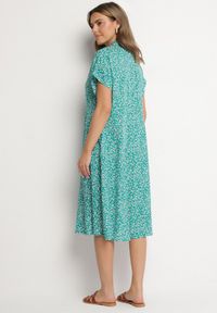 Born2be - Ciemnozielona Bawełniana Sukienka Koszulowa w Kwiaty z Rozkloszowanym Dołem Jerilsa. Okazja: na co dzień. Typ kołnierza: kołnierzyk klasyczny. Kolor: zielony. Materiał: bawełna. Długość rękawa: krótki rękaw. Wzór: kwiaty. Typ sukienki: koszulowe. Styl: klasyczny, casual, elegancki #2