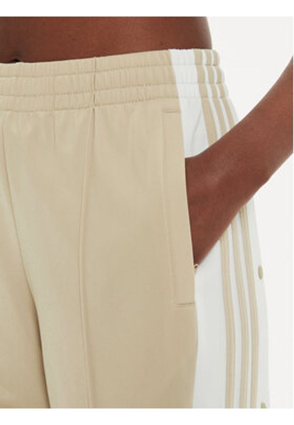 Adidas - adidas Spodnie dresowe Adibreak IY2130 Beżowy Loose Fit. Kolor: beżowy. Materiał: syntetyk