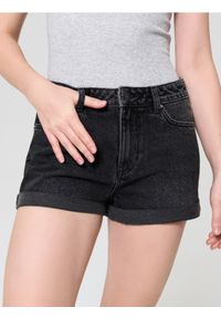 Sinsay - Szorty jeansowe mom high waist - czarny. Stan: podwyższony. Kolor: czarny. Materiał: jeans #1