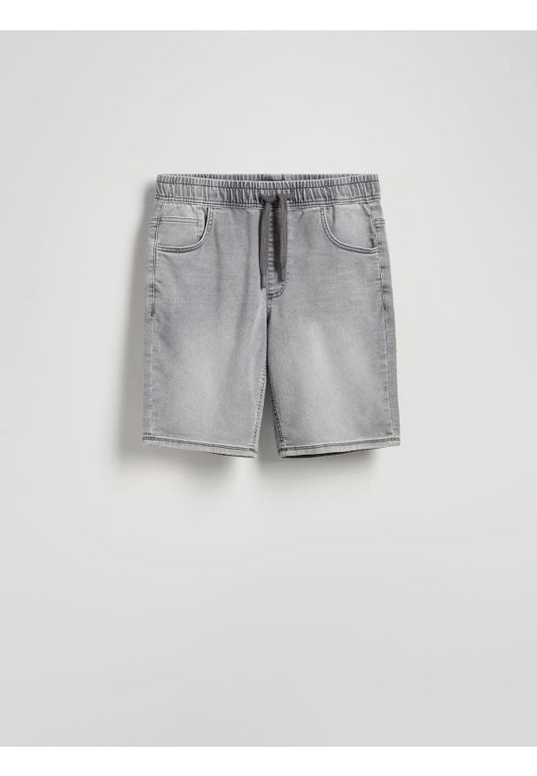 Reserved - Jeansowe szorty jogger - jasnoszary. Kolor: szary. Materiał: jeans