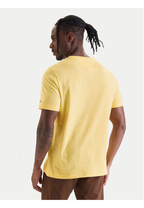 TOMMY HILFIGER - Tommy Hilfiger T-Shirt Brand Love MW0MW42365 Żółty Regular Fit. Kolor: żółty. Materiał: bawełna
