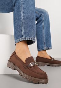 Born2be - Brązowe Mokasyny Ozdobione Klamrą Wildbluff. Okazja: do pracy, na spotkanie biznesowe. Zapięcie: klamry. Kolor: brązowy. Materiał: jeans. Wzór: aplikacja. Styl: biznesowy #4