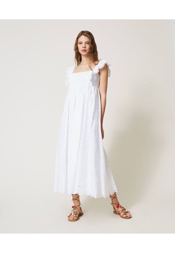 TwinSet - Bawełniana muślinowa sukienka Maxi z haftem anglaise Twinset. Kolor: biały. Materiał: bawełna. Wzór: haft. Styl: klasyczny. Długość: maxi