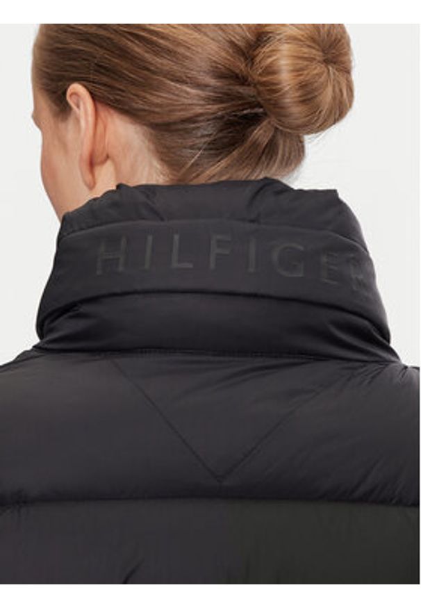 TOMMY HILFIGER - Tommy Hilfiger Kurtka puchowa WW0WW43553 Czarny Regular Fit. Kolor: czarny. Materiał: syntetyk