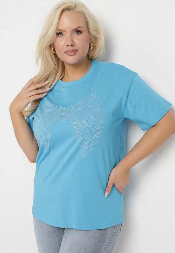 Born2be - Niebieski T-shirt ze Wzorem z Cyrkonii Olisellea. Okazja: na co dzień. Kolor: niebieski. Materiał: bawełna. Styl: casual
