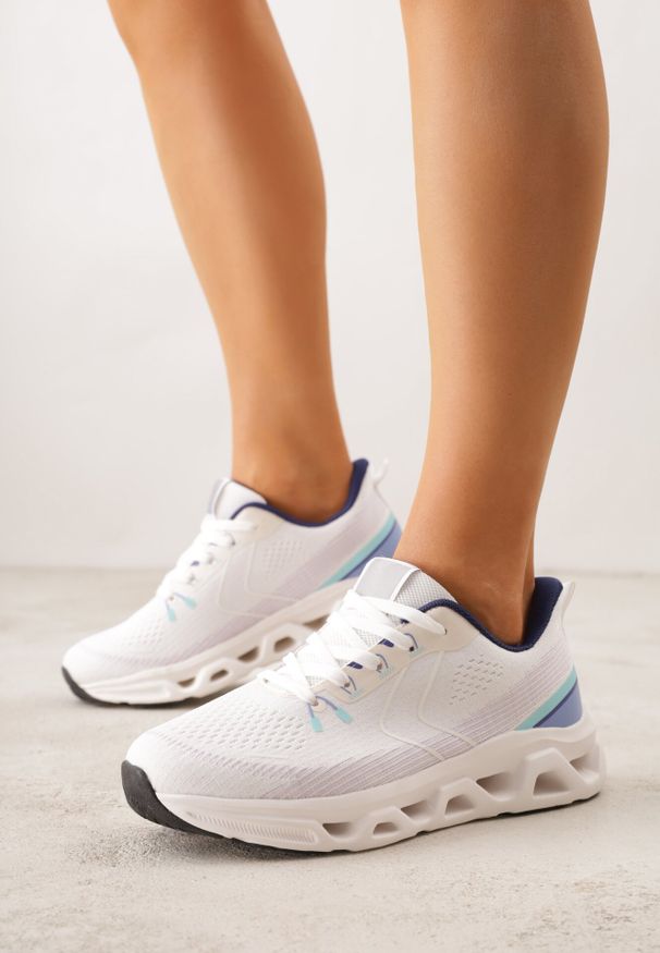 Born2be - Białe Sneakersy na Grubej Geometrycznej Podeszwie Alexusa. Okazja: na co dzień. Kolor: biały. Materiał: jeans, dresówka. Wzór: geometria