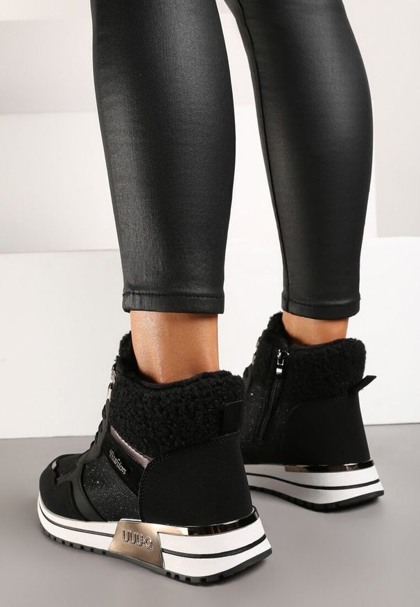 Born2be - Czarne Sneakersy z Futrem Metaliczną Wstawką i Brokatowym Połyskiem Saliwenna. Okazja: na co dzień. Zapięcie: sznurówki. Kolor: czarny. Materiał: futro. Obcas: na obcasie, na płaskiej podeszwie. Wysokość obcasa: niski