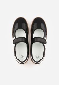 Renee - Czarne Tenisówki Sneakeriny z Paskiem na Rzep Pirel. Okazja: na co dzień. Zapięcie: rzepy. Kolor: czarny. Materiał: jeans, koronka. Wzór: gładki #6