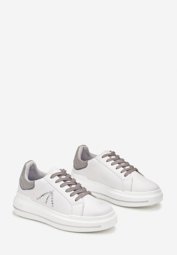 Renee - Biało-Szare Sneakersy w Cyrkonie na Grubej Podeszwie Nicala. Okazja: na co dzień. Kolor: biały. Materiał: jeans. Szerokość cholewki: normalna. Wzór: aplikacja