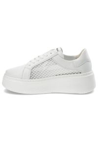 CheBello - Białe Sneakersy Chebello Damskie Modne Obuwie. Kolor: biały. Materiał: skóra. Szerokość cholewki: normalna. Sezon: wiosna. Obcas: na obcasie. Styl: street, elegancki. Wysokość obcasa: średni