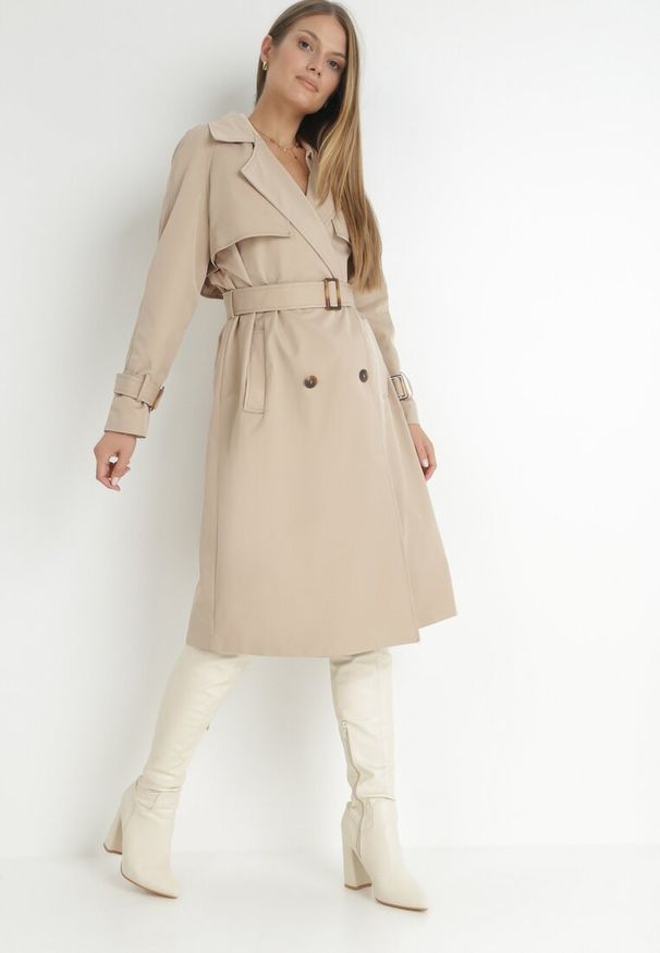 Born2be - Beżowy Płaszcz Długi Trencz z Paskiem Ozrage. Kolor: beżowy. Długość: długie. Sezon: wiosna, jesień. Styl: elegancki, sportowy