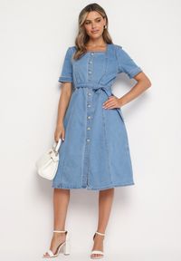 Born2be - Niebieska Bawełniana Sukienka Jeansowa z Paskiem w Talii Zapinana na Guziki Ivimia. Kolor: niebieski. Materiał: bawełna, jeans. Wzór: kolorowy. Styl: klasyczny, elegancki #6