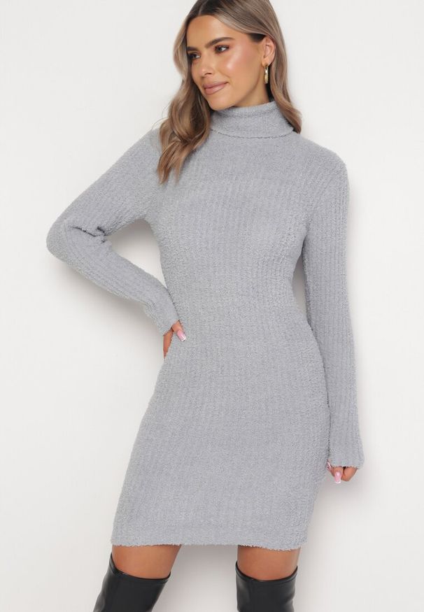Born2be - Szara Prążkowana Sukienka z Golfem Dzianina z Wełną Sedia. Typ kołnierza: golf. Kolor: szary. Materiał: dzianina, wełna, prążkowany. Długość rękawa: długi rękaw. Długość: mini