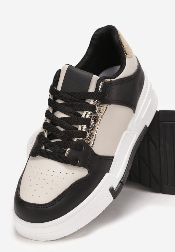 Renee - Czarne Sneakersy z Ozdobnymi Wstawkami Jeffeed. Okazja: na co dzień. Nosek buta: okrągły. Zapięcie: sznurówki. Kolor: czarny. Materiał: jeans, materiał. Obcas: na płaskiej podeszwie, na obcasie. Wysokość obcasa: niski