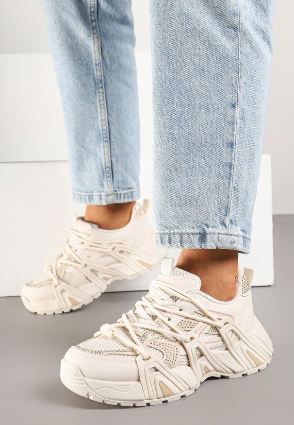 Born2be - Beżowe Sneakersy na Grubej Podeszwie z Geometrycznym Wzorem i Cyrkoniami Lavinoria. Okazja: na co dzień. Kolor: beżowy. Materiał: jeans. Wzór: geometria