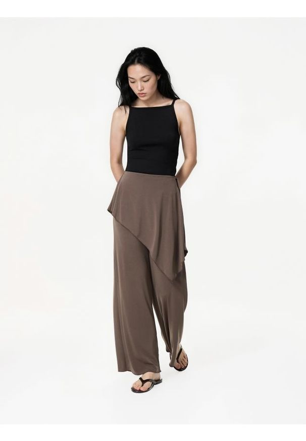 Reserved - Spodnie z chustą - beżowy. Kolor: beżowy. Materiał: dzianina