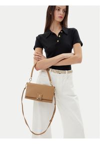 TOMMY HILFIGER - Tommy Hilfiger Torebka Th Her Med Crossover AW0AW17216 Brązowy. Kolor: brązowy. Materiał: skórzane #1