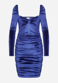 Born2be - Niebieska Dopasowana Welurowa Sukienka Ozdobiona Marszczeniem Sopaliae. Kolor: niebieski. Materiał: welur. Długość rękawa: długi rękaw. Wzór: aplikacja. Styl: klasyczny #1