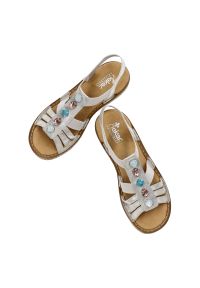 Srebrne Sandały Rieker Eleganckie Buty Damskie. Zapięcie: bez zapięcia. Kolor: srebrny. Materiał: skóra ekologiczna, materiał. Wzór: aplikacja. Obcas: na obcasie. Styl: elegancki. Wysokość obcasa: niski #5