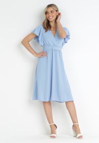 Born2be - Niebieska Sukienka z Kopertowym Dekoltem i Paskiem Sizue. Kolor: niebieski. Typ sukienki: kopertowe #4