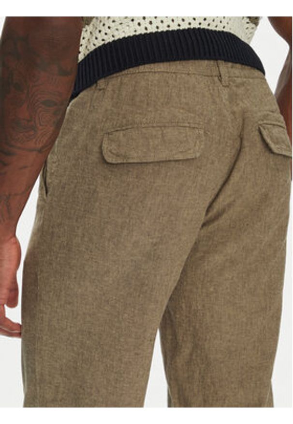 Lindbergh Spodnie materiałowe 30-008023 Beżowy Relaxed Fit. Kolor: beżowy. Materiał: len