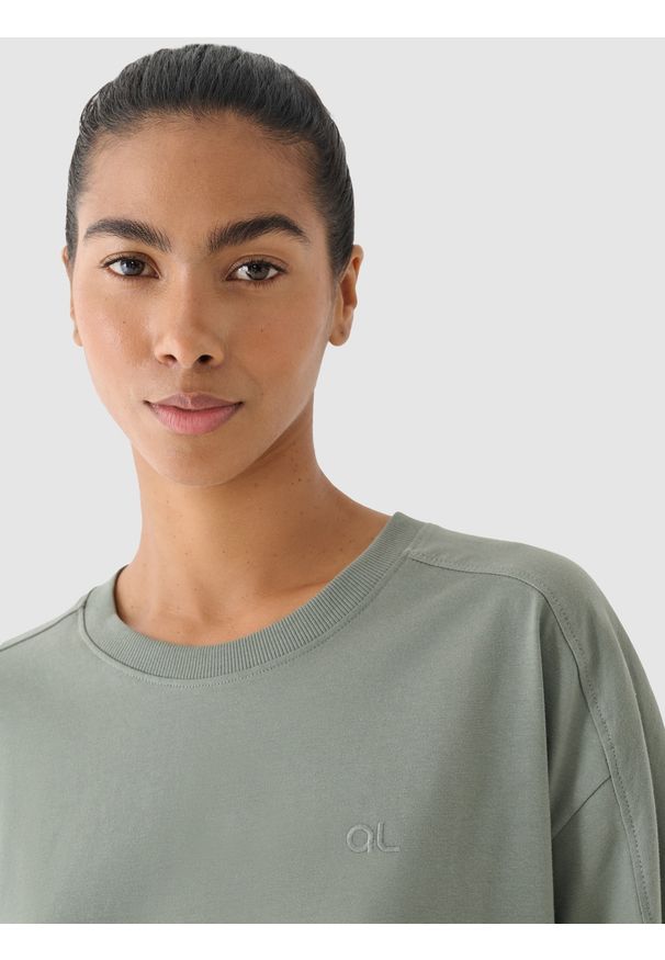 4f - 4F T-shirt oversize damski 4F x Anna Lewandowska - khaki S. Okazja: na co dzień. Kolor: oliwkowy, wielokolorowy, brązowy. Materiał: skóra, jersey, dzianina, bawełna, materiał. Długość rękawa: krótki rękaw. Długość: krótkie. Wzór: gładki, ze splotem. Styl: sportowy, klasyczny, casual