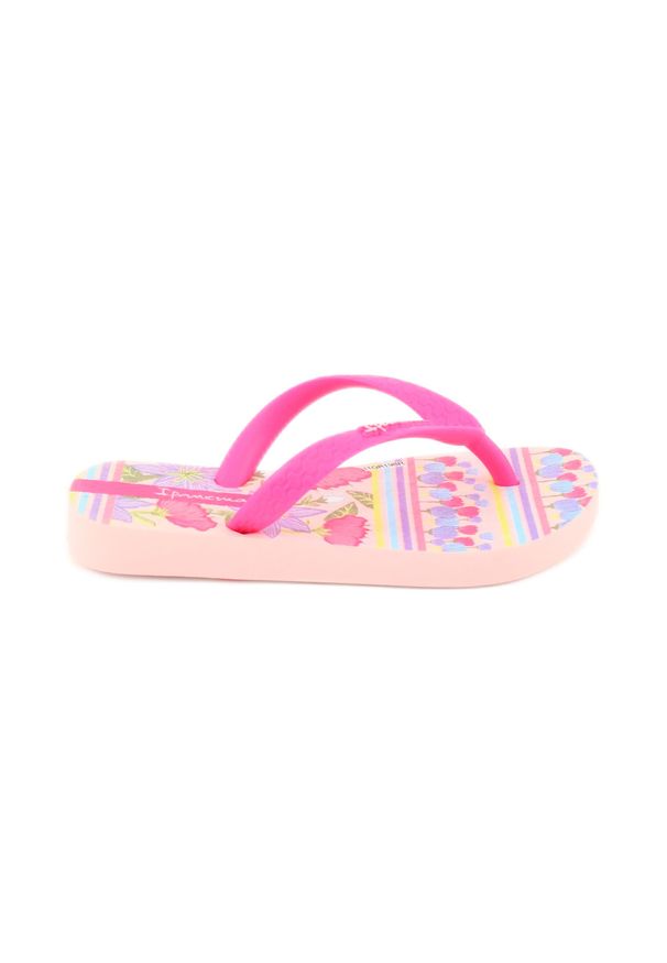Ipanema Temas 82773 klapki japonki neon różowe wielokolorowe. Okazja: na plażę. Kolor: różowy, wielokolorowy. Materiał: syntetyk, materiał. Wzór: kwiaty, aplikacja, paski. Sezon: lato. Styl: sportowy