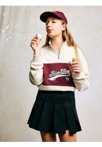 Big-Star - Bluza dziewczęca z krótkim zamkiem kremowa Rossalia 103. Okazja: na spacer, na uczelnię, na co dzień. Kolor: biały. Materiał: dresówka, dzianina. Długość: krótkie. Wzór: haft, aplikacja, ze splotem. Styl: casual #5