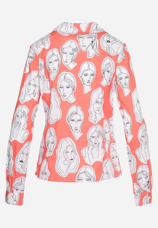 Born2be - Różowa Koszula z Artystycznym Nadrukiem Twarzy Dremelia. Typ kołnierza: dekolt w serek. Kolor: różowy. Długość rękawa: długi rękaw. Długość: długie. Wzór: nadruk. Styl: klasyczny, elegancki