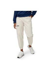 Spodnie New Balance WP31506TWF - beżowe. Kolor: beżowy. Materiał: nylon, dresówka, bawełna