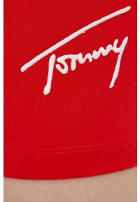 Tommy Jeans szorty damskie kolor czerwony z aplikacją high waist. Stan: podwyższony. Kolor: czerwony. Materiał: poliester. Wzór: aplikacja