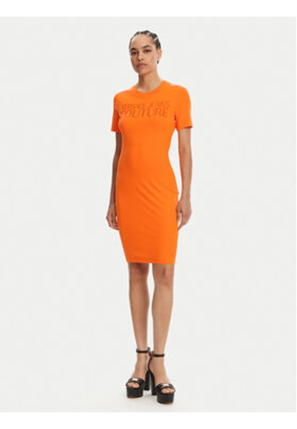 Versace Jeans Couture Sukienka codzienna 78HAOS04 Pomarańczowy Slim Fit. Okazja: na co dzień. Kolor: pomarańczowy. Materiał: bawełna. Typ sukienki: proste. Styl: casual