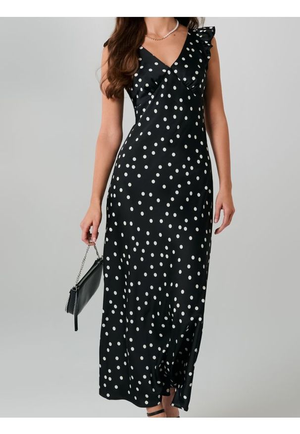 Sinsay - Sukienka midi w grochy z falbankami - czarny. Typ kołnierza: kołnierz z falbankami. Kolor: czarny. Wzór: grochy. Długość: midi