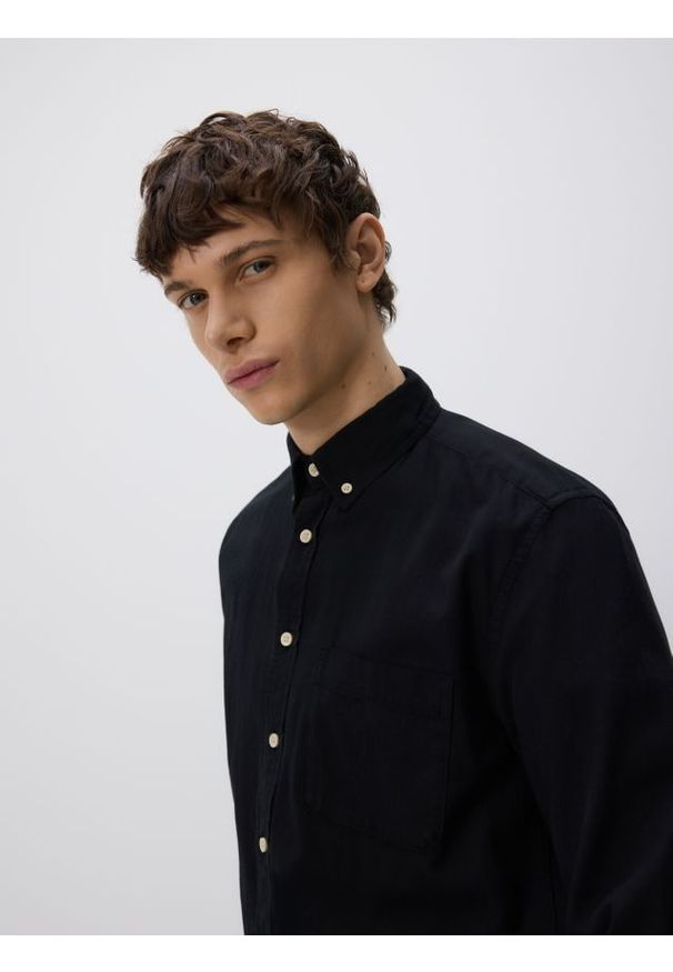 Reserved - Bawełniana koszula regular fit - czarny. Kolor: czarny. Materiał: bawełna