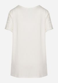 Born2be - Biała Koszulka T-shirt z Wiskozy z Krótkim Rękawem i Koronką Relliara. Kolor: biały. Materiał: wiskoza, koronka. Długość rękawa: krótki rękaw. Długość: krótkie. Wzór: koronka. Sezon: lato #2