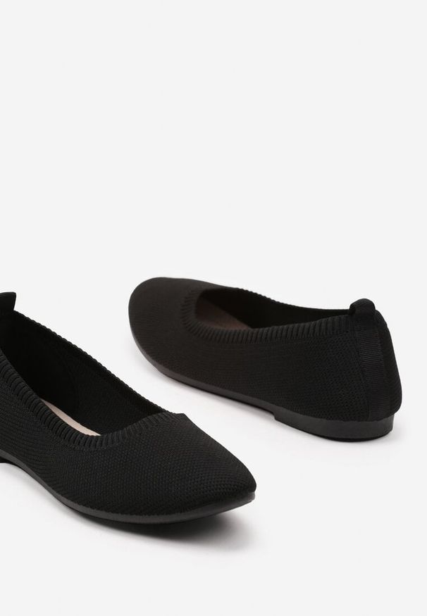 Renee - Czarne Balerinki z Okrągłym Noskiem i Materiałową Cholewką Mililena. Okazja: na co dzień. Nosek buta: okrągły. Kolor: czarny. Materiał: materiał. Szerokość cholewki: normalna. Styl: klasyczny, casual