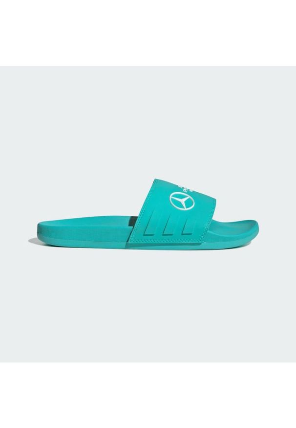 Adidas - Klapki Mercedes - AMG Petronas Formula One Team adilette Comfort. Kolor: biały, wielokolorowy, niebieski. Styl: klasyczny