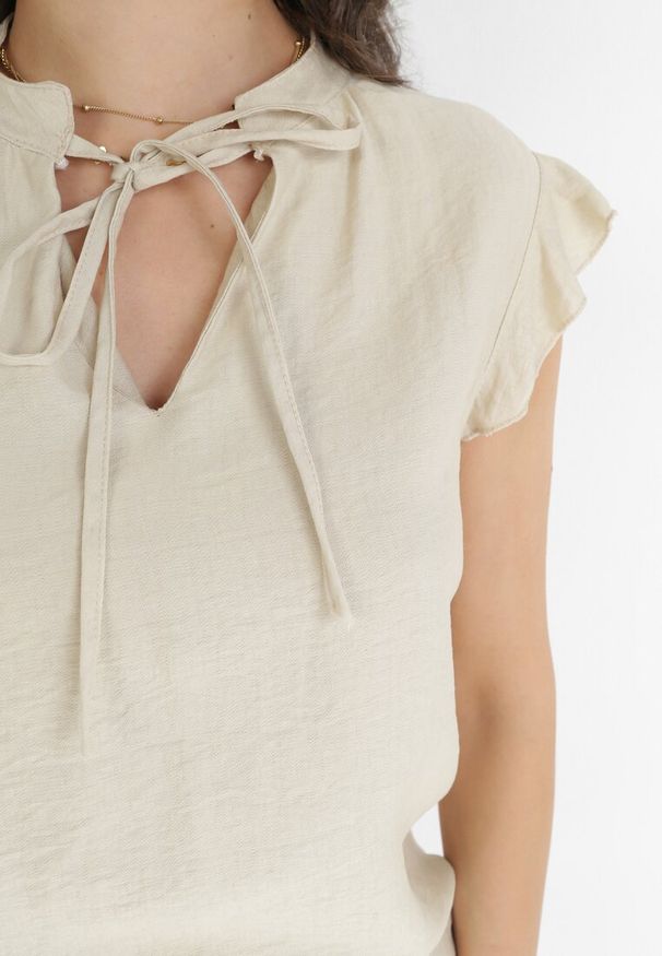 Born2be - Jasnobeżowa Przezroczysta Bluzka Top Wiązana przy Dekolcie z Falbankami Dahle. Typ kołnierza: kołnierz z falbankami. Kolor: beżowy. Materiał: tkanina. Długość rękawa: bez rękawów