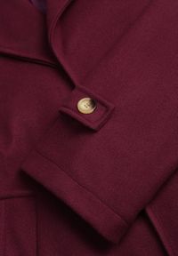 Renee - Ciemnofioletowy Długi Płaszcz Wiązany w Talii Materiałowym Paskiem z Ozodobnymi Guzikami na Rękawach Thakore. Kolor: fioletowy. Materiał: materiał. Długość: długie. Styl: elegancki #7