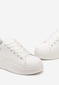 Renee - Białe Sneakersy na Platformie Ozdobione Kontrastową Wstawką Aviasta. Kolor: biały. Wzór: aplikacja. Obcas: na platformie #4