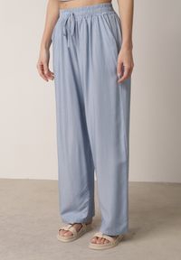 Born2be - Jasnoniebieski Komplet z Wiskozą Szerokie Spodnie i Bluzka z Kołnierzykiem Nautiviane. Kolekcja: plus size. Kolor: niebieski. Materiał: wiskoza. Wzór: gładki #5