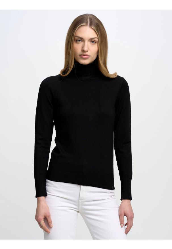 Big-Star - Sweter damski z golfem czarny Charlinka 906. Okazja: na co dzień, na spotkanie biznesowe. Typ kołnierza: golf. Kolor: czarny. Materiał: dzianina, skóra. Wzór: aplikacja. Styl: biznesowy, klasyczny, casual