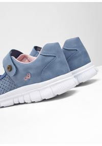 bonprix - Baleriny w stylu Mary Jane. Zapięcie: pasek. Kolor: niebieski. Wzór: ażurowy #3