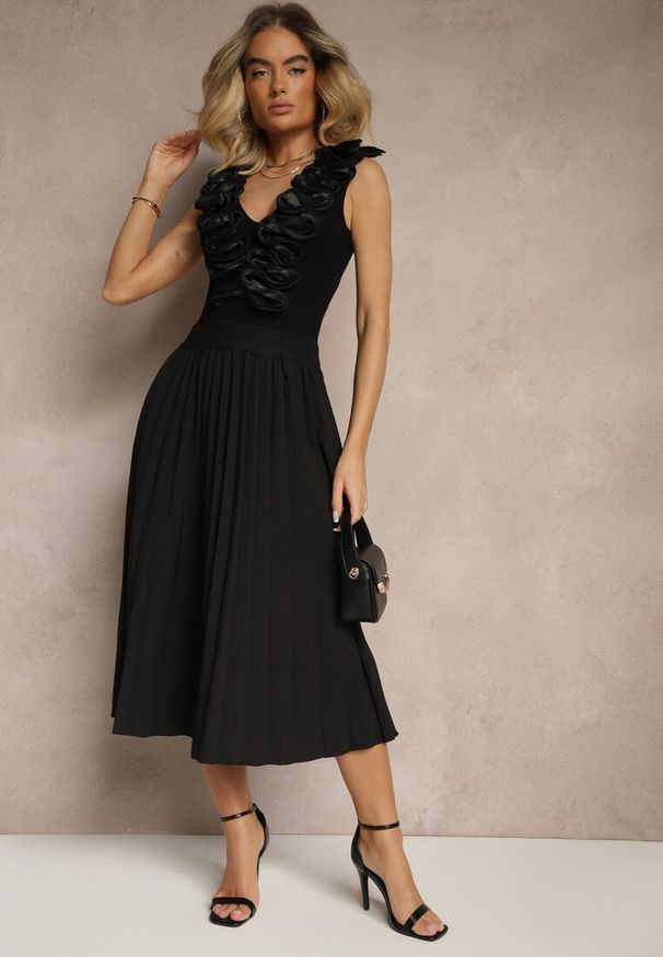 Renee - Czarna Casualowa Spódnica Plisowana z Gumką w Pasie Velentina. Okazja: na co dzień. Kolor: czarny. Materiał: koronka. Styl: casual